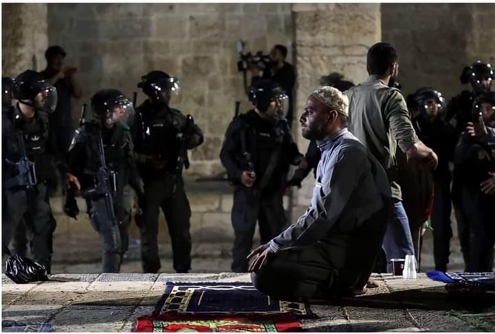 saja_khaled75's tweet photo. Praying to my brothers, my heart is with you 💙
#القدس_ينتفض
#المسجد_الأقصى
#انقذوا_حي_الشيخ_جراح #لن_نرحل #لا_لتهويد_القدس #القدس_عاصمه_الاديان #حي_الشيخ_جراح #ليبيا https://t.co/L8h8e6gpcz