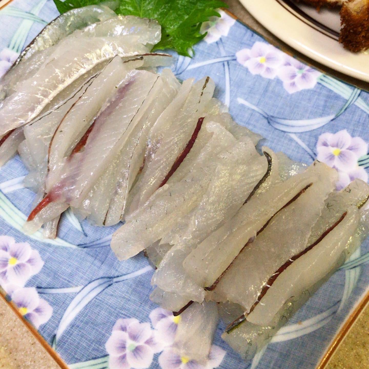 ブチカ 本日釣ったサヨリ刺身 と 豚ロースチーズカツ いつ食べてもサヨリの刺身は甘くて美味い T Co 7ysjyz0w4k Twitter