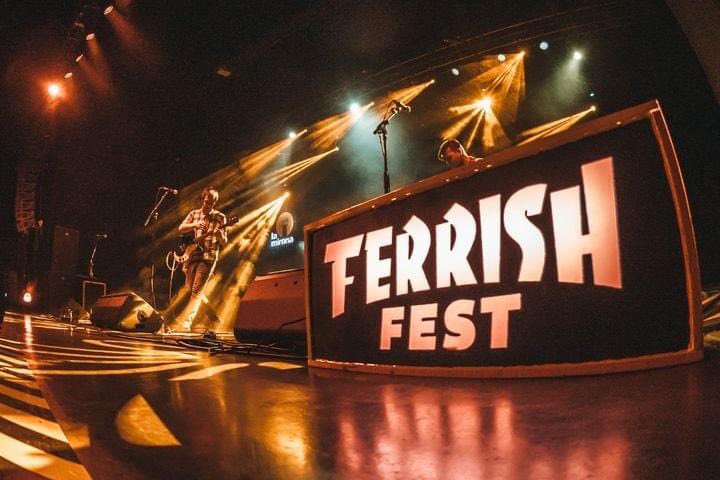 SomFetus's tweet photo. Ahir vam tenir el plaer d’escurar les escorrialles del toc de queda tocant al #FerrishFest @la_mirona amb @boirapostrock. Gràcies a tothom que va venir i ho va fer possible, tot i les feixugues condicions: aviat brollarà la rauxa i ens beurem el seny. 📸 Mario Olmoss #somfetus https://t.co/fWqKtLag7Z