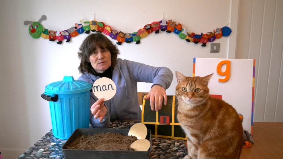 lisa_learning's tweet image. Pixie the cat has a starring role in my latest content, live tomorrow on my YouTube channel. #catsofyoutube #EYFS #learningwithlisa #CuteCats #phonics