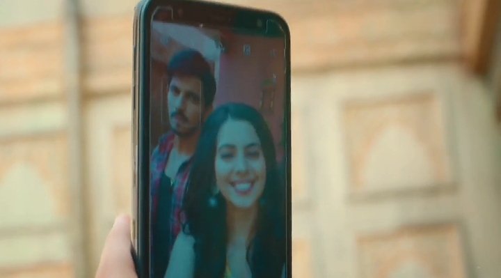 Nobody dares to tell me that Shiva hates Raavi. Not possible. The way he handled her with those knives, so gently but yet warned her shows so much about him. Wasn't this scene funny? Bechari ko selfie nahi mili apne hone wale pati ke saath  #2MonthsOfShiVi