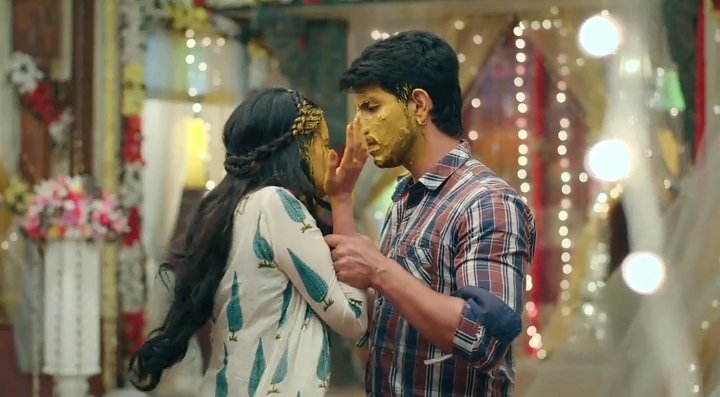 Aur yeh raha humare ShiVi mi haldi! They had this also unintentionally! Kismat ka khel or Kismat ka khel? <3They were fortunate to only put haldi on each other! The depth of their relationship!  #2MonthsOfShiVi