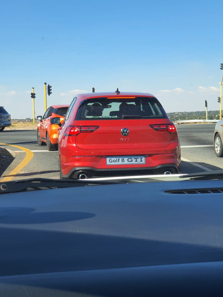 OverdriveInSA's tweet photo. This honestly just made my day. 😭😍
New Golf 8 GTi in Kings Red Metallic spotted on the N14 near Pretoria West.
#Overdrive https://t.co/3lw7ZloYhl