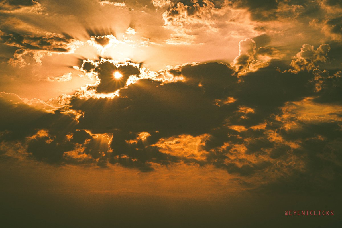 DeepakNuna's tweet photo. A PAINTING with light and shadows are the clouds....
#GoodEvening #sundayvibes #SundayMotivation #photography #natural @Twitter #Mumbai 
stay safe stay home 
#lockdown2021 https://t.co/HVhMRmokzK