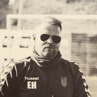 Hvetjum landsmenn til að kaupa SÁÁ álfinn (t.v.) og þar með styðja við samfélagslega mikilvæga starfsemi. RT takk 😊 #FélagiðOkkar #SÁÁ