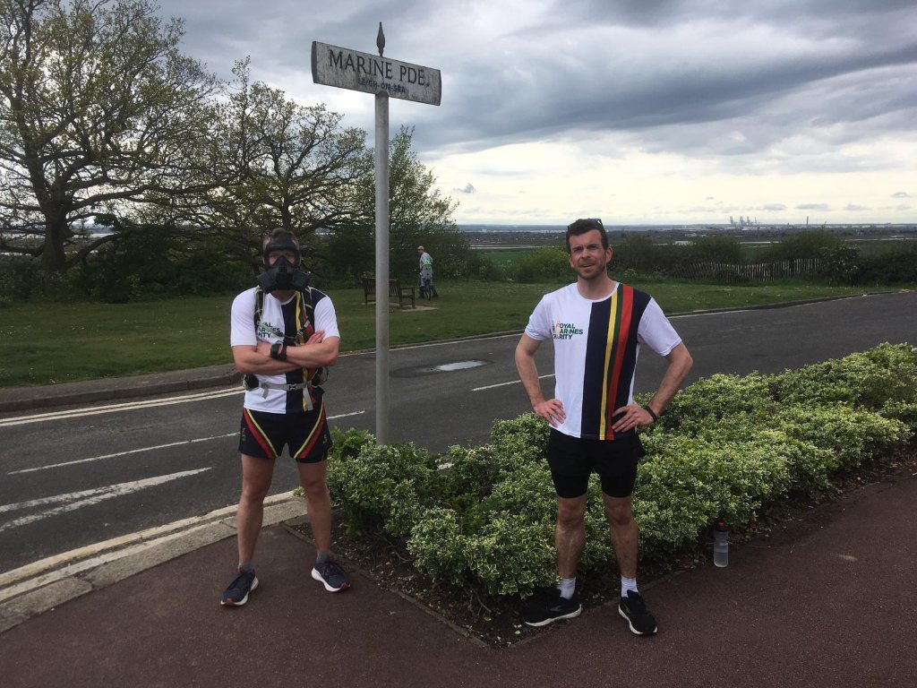 43Commando's tweet photo. Finish line in sight: less than 4 miles to go.

@RoyalMarines @CLIC_Sargent @theRMcharity 

https://t.co/dpcTcCjHv4 https://t.co/992gH6Y8c6