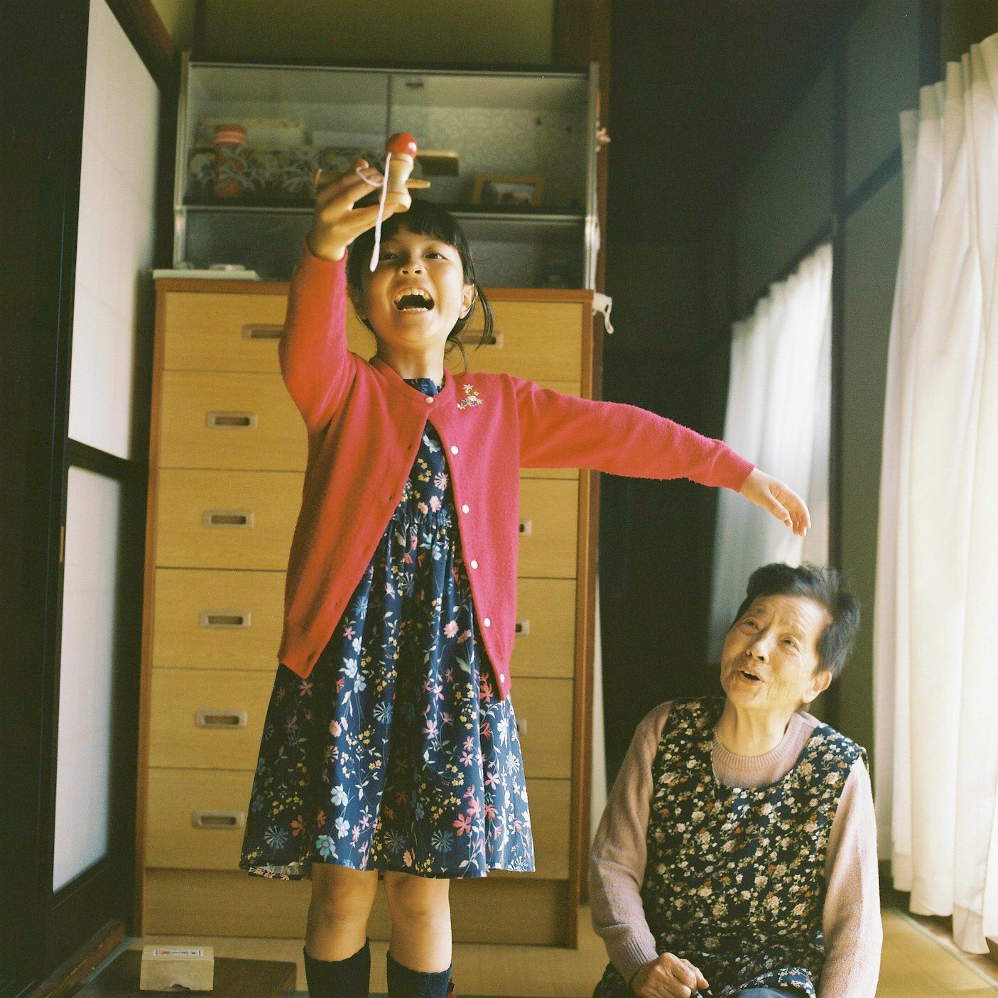 川原 和之kazuyukikawahara 祖母の誕生日 長女が電話で ひいばあちゃん お誕生日おめでとう のあとに 私も頑張るから ひいばあちゃんも頑張ってね と 長女らしいメッセージで笑ってしまった きっと祖母は もう87歳ですよ もう頑張りたく