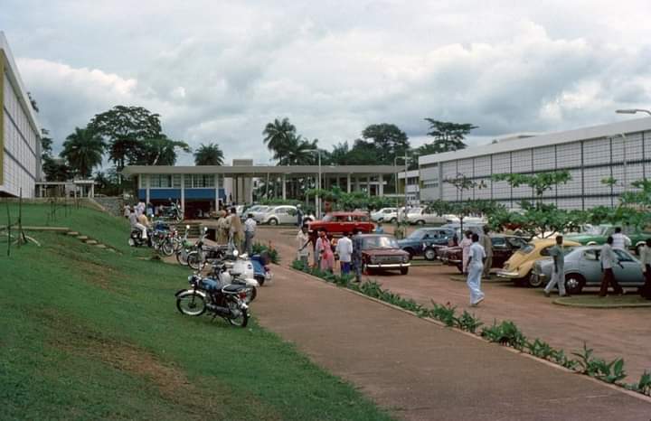 TheGreatestIFE's tweet photo. Obafemi Awolowo University pictures of 1975 and Graduation Ceremony of 1976 graced by Sir. Adesoji Aderemi in his Rolls Royce. https://t.co/6uMF2mks1g