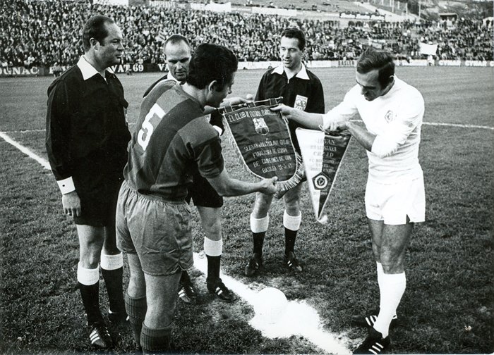 RetroFootball20's tweet photo. The 1968–69 season of the European Cup Winners' Cup football club tournament was won by #SlovanBratislava in a final victory against #Barcelona (3-2), the first time a side from the Eastern Bloc won the title. https://t.co/I83XDJTB44