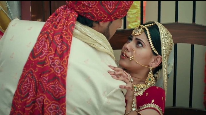 Hayee hayeee! Dulha aur dulhan! Indeed made for each other! Even her necklace knew that, haha! How beautiful they looked <3 #2MonthsOfShiVi  @kanwardhillon_