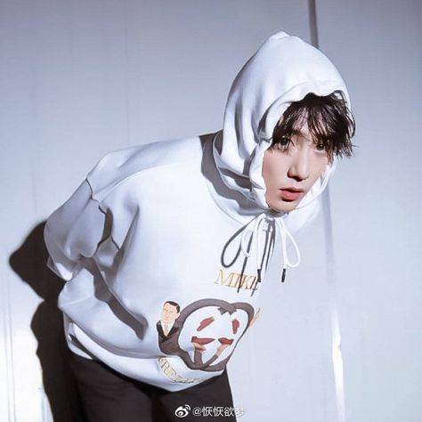 myxielian's tweet photo. กุคนเดียวมั้ยต๊ะ เห็นทีไรเปนงิ ??

อี้ป๋อ                                 เซวจ้าน https://t.co/qsOHWj2ql4