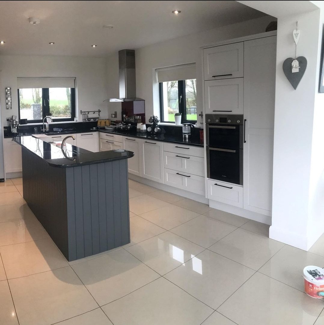 FUSION_HOME's tweet photo. A wonderful revamped kitchen by @DaithiHayes all hand painted in Tikkurila Helmi10.
The main kitchen units were painted in a colour called 1915 & the island 1934.
The island colour is a lovely contrast in this kitchen.
#PopInLetsBegin #AlbanyFusionHome #AlbanyHomeDecor https://t.co/u3ARu2KkDy