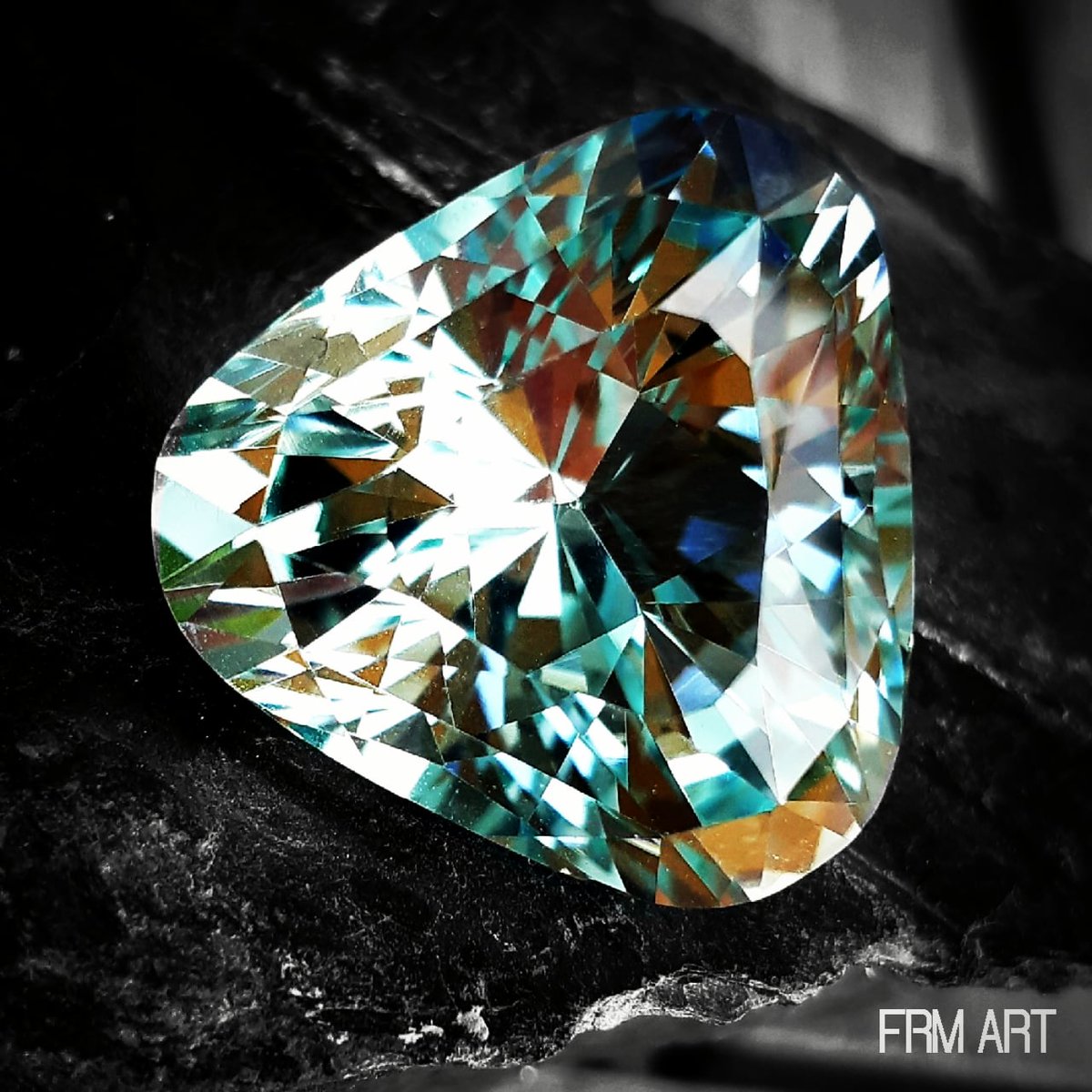 1291Watches's tweet photo. Best #precisioncut &amp; #precious #gems #gemstones #jewels #edelsteine #juwelen 100% natural &amp; earth-mined by https://t.co/HOfUYKSYN7 #raregems #museumgems #preciousgems #customcut #customcutgems #gemhunter #gemhunting https://t.co/IryDVt3ZSt