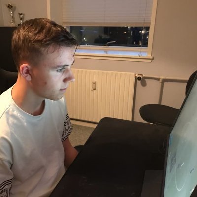 DavidMerkistein's tweet photo. Velkommen til @mathpontmadsen som nyeste klient hos "Merki Agency"!

Mathias er 18 år og spiller #FIFA hos @espumagg og skal på vegne af dem vise sig frem i den kommende udgave af @talentligaen! 

Jeg kan slet ikke vente til at se Mathias i aktion!

#LevelUp https://t.co/Ey3hiOUf4F