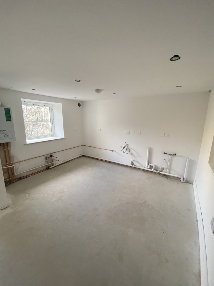 meyrick_develop's tweet photo. Been quiet in here for a few months, however good progress made on our last remaining apartment at Meyrick House, ready for kitchen installation #meyrickhouse #meyrickstreet #pembrokedock #towncentre #regeneration #residential #property https://t.co/ptkmF6iFQy