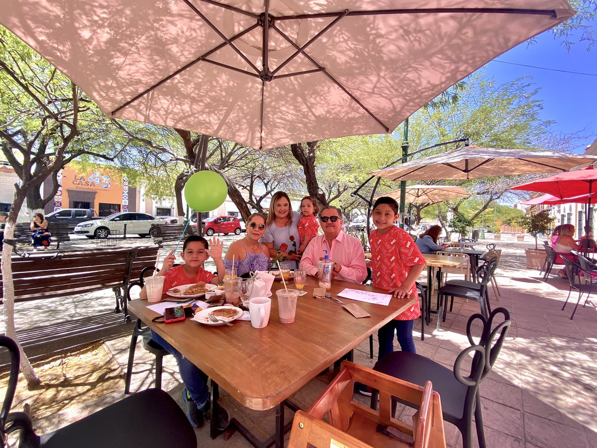 ArbolDeVidaHmo's tweet photo. ¡Así se vive el Fin de la Mamá en Árbol de Vida! ✨💞 Disfruta de un increíble desayuno o comida en el Centro Histórico de la ciudad. 
¡Ven a disfrutar este día con nosotros! 

#domingo #diadelasmadres #desayuno #comida #arboldevida https://t.co/rgtu37Sej1