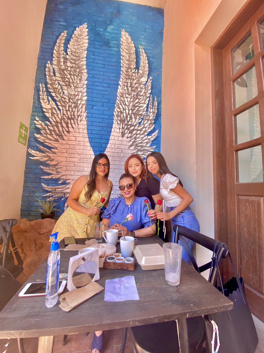 ArbolDeVidaHmo's tweet photo. ¡Así se vive el Fin de la Mamá en Árbol de Vida! ✨💞 Disfruta de un increíble desayuno o comida en el Centro Histórico de la ciudad. 
¡Ven a disfrutar este día con nosotros! 

#domingo #diadelasmadres #desayuno #comida #arboldevida https://t.co/rgtu37Sej1