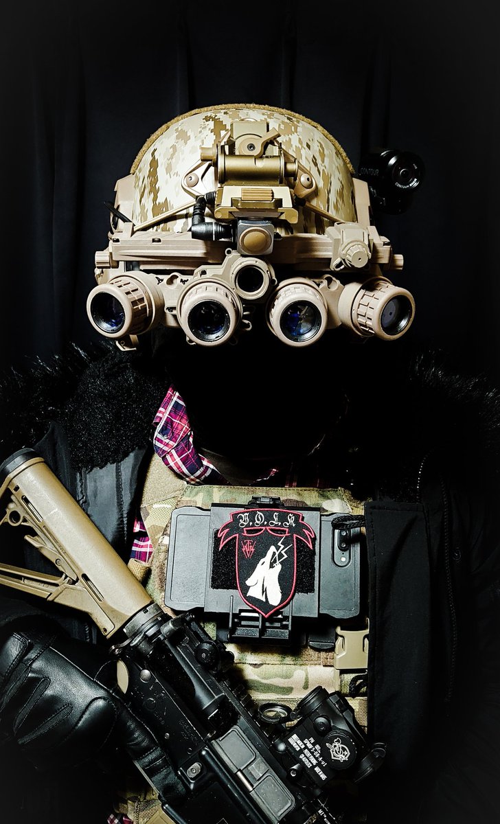 I'm curious what those goggles he's wearing look like! I'd like to