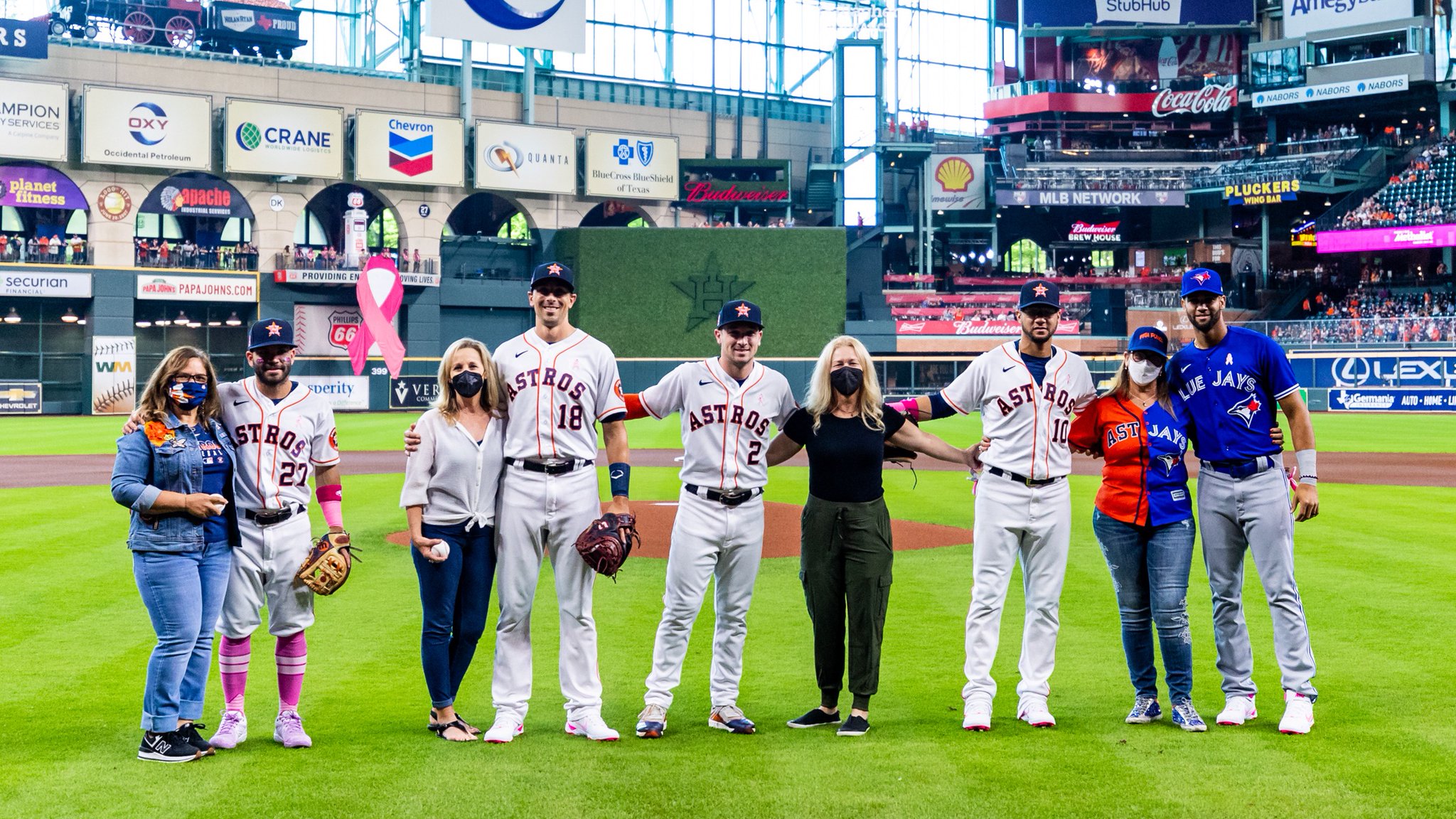 Astros go pink to celebrate Mother's Day