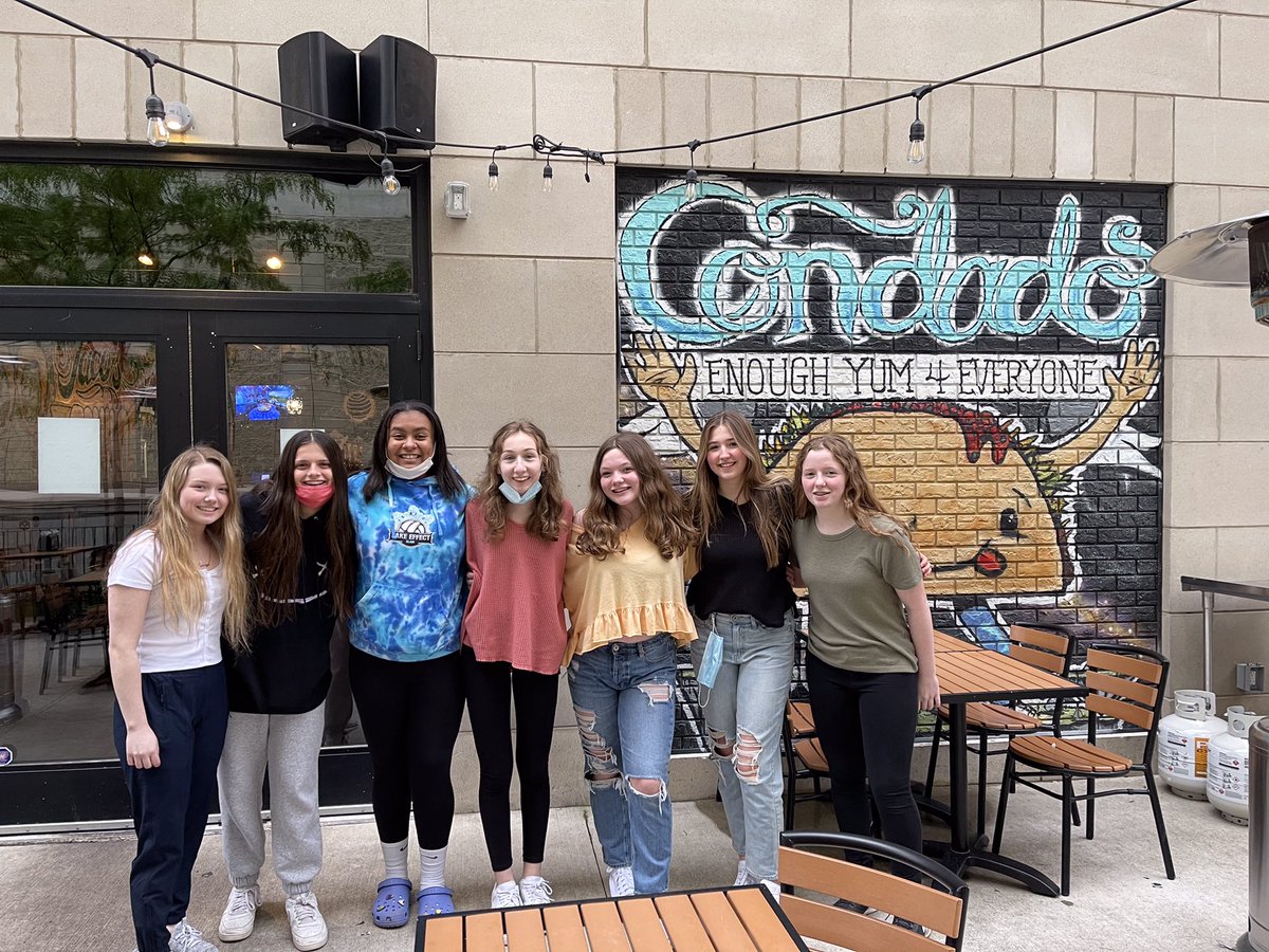 MaverickVolley1's tweet image. 14 Basilisco definitely had a good time at @condadotacos for their pre-regionals team dinner! Good luck to them and all of our Maverick teams competing today!
@OVRegion 
#maverickvolleyballclub #volleyballfamily #ovrregionals #ovrvolleyball #teamdinner