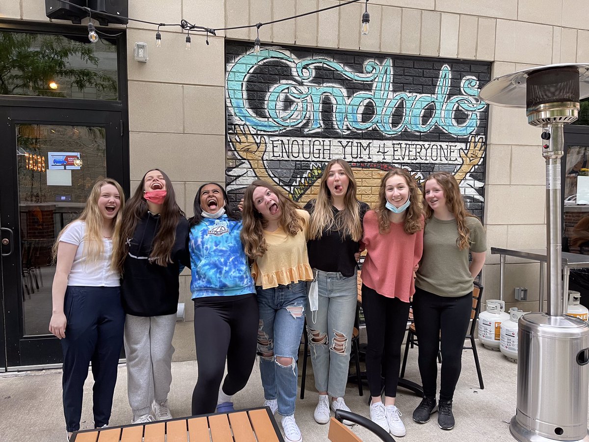 MaverickVolley1's tweet image. 14 Basilisco definitely had a good time at @condadotacos for their pre-regionals team dinner! Good luck to them and all of our Maverick teams competing today!
@OVRegion 
#maverickvolleyballclub #volleyballfamily #ovrregionals #ovrvolleyball #teamdinner