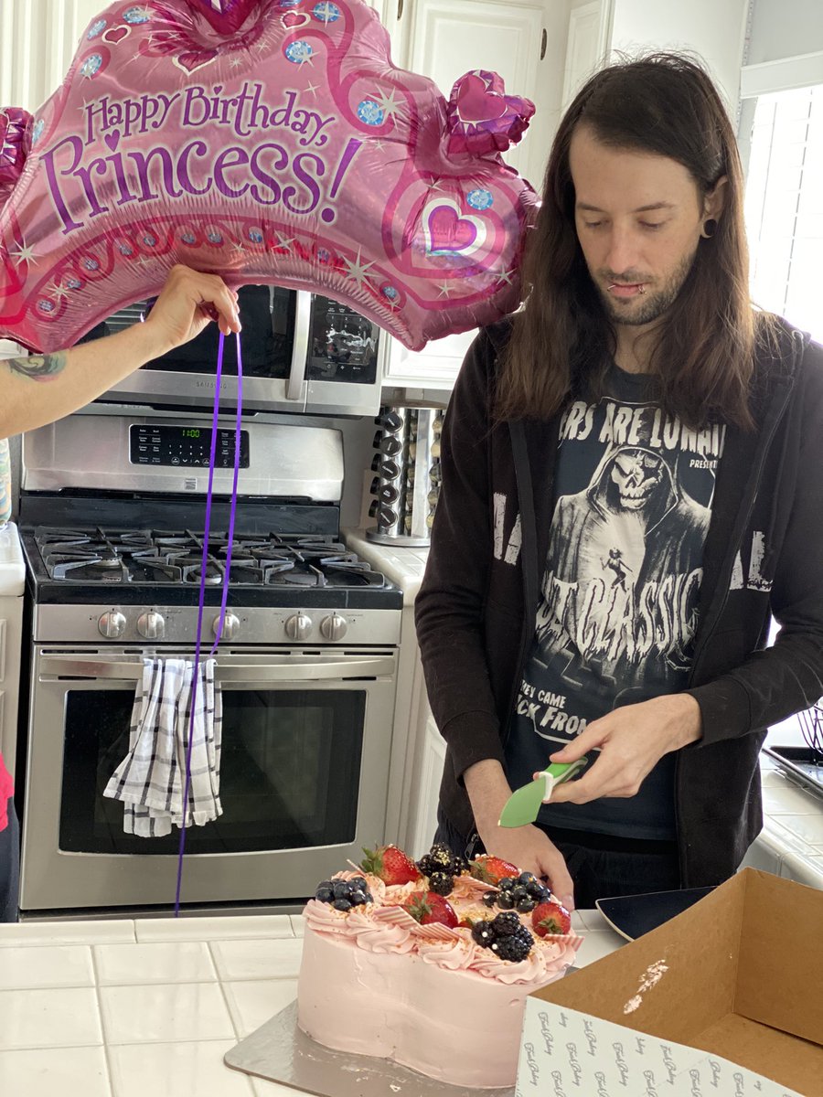stitchedupheart's tweet photo. Birthday boy! 🥳 @doubtthetrust https://t.co/b05S4ch0ht