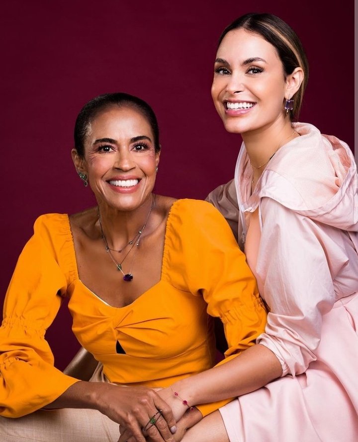 swifitismocult's tweet photo. feliz dia das mães 💘 https://t.co/lIG5duTeqs