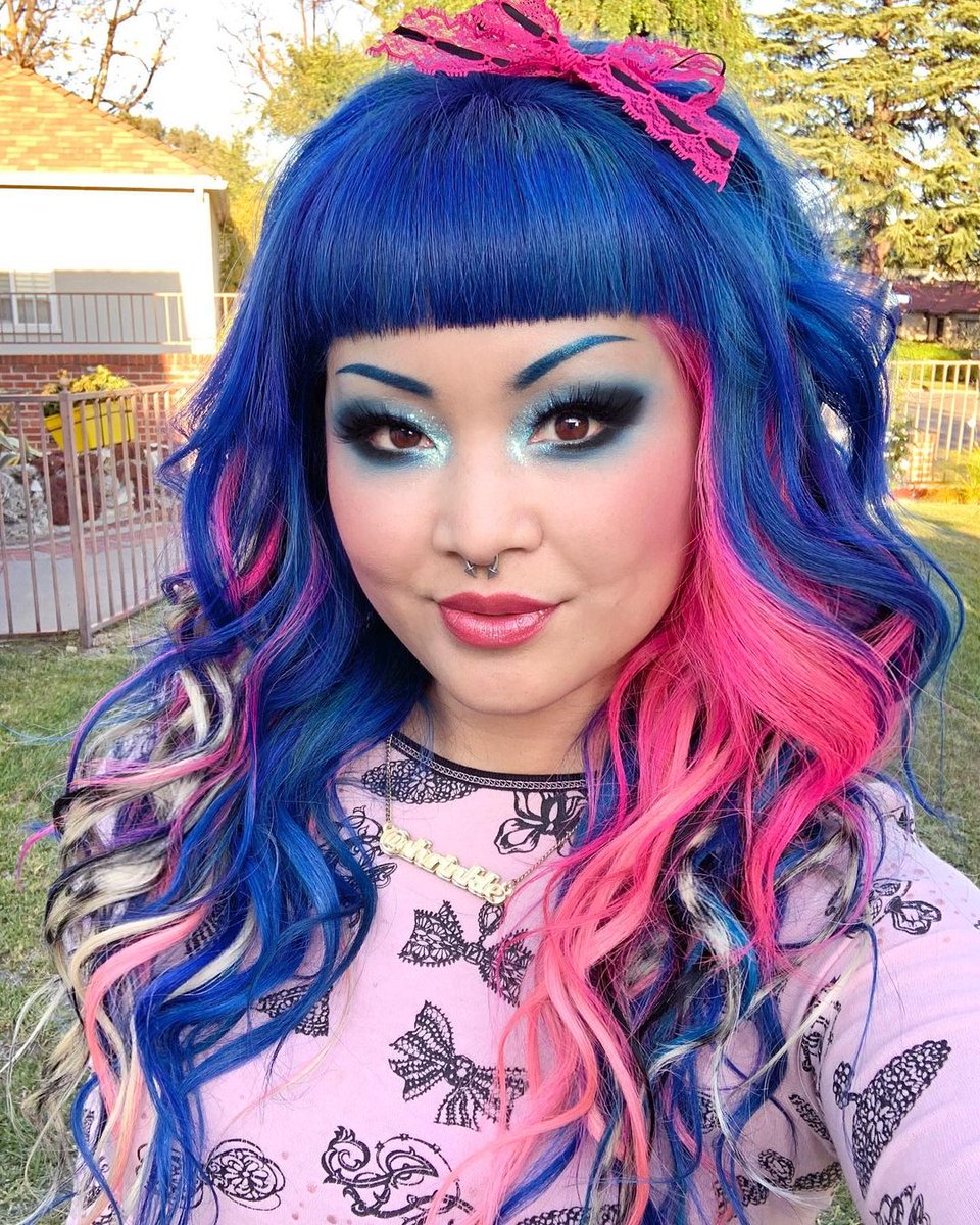 sugarpillmakeup's tweet photo. Imagine being as fabulous and colorful as our founder, @shrinkle 😍 She created this look with...
🎀 Eyes: C3 Capsule, @kimchichicbeauty You Make Me Happy palette, #litcosmetics Ice Queen + Hawaii 5/O
🎀 Lashes: #sugarpill Halo and Daiso lashes stacked
🎀 Lips: Swipe Left gloss https://t.co/lAr4QEwjYc