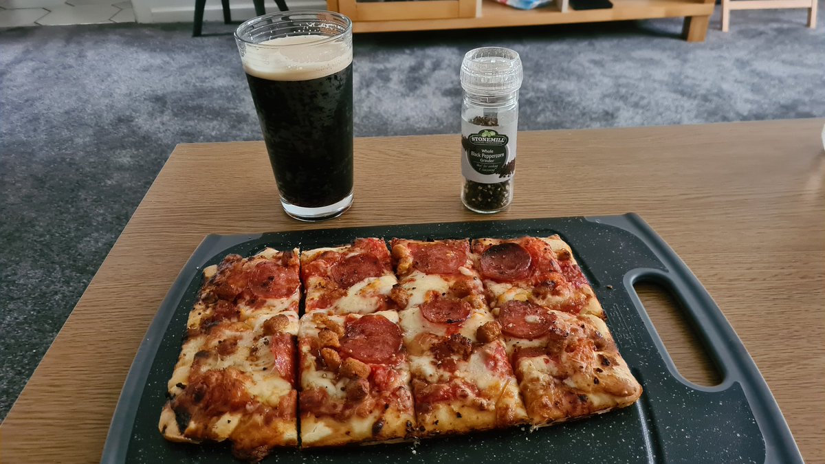 robbacrab's tweet photo. #SaladDodgingSunday #PizzaFaceFuck #GetInsideMe #MouthfulOfMeatyGoodness #SpaffWorthy #RearrangeMyGuts https://t.co/PUorQG3FR4