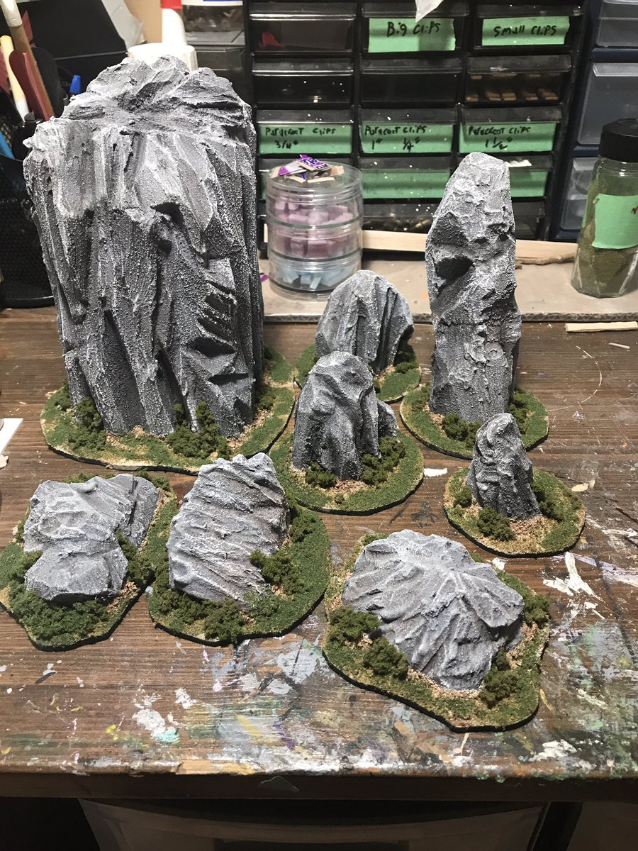 Finished some rocks
Made these rock many many years ago and decided to freshen them up. Added some smaller rocks, then some bushes and refreshed the grass flocking.
#wargamterrain #wargame #WarhammerCommunity #DnD #tabletopterrain