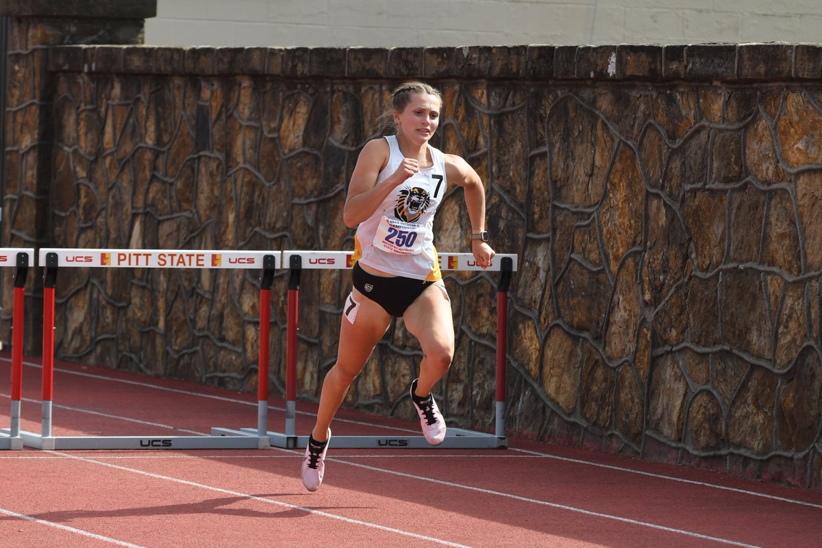 Mattie Rossi finishes second in the heptathlon with a total of 4,962 points, earning another All-MIAA honor for the Tigers! Taylor Savolt also earned five team points for FHSU with a fourth-place finish, totaling 4,609 points. #DefendTheFort x #BeatSomebody x #MIAAtf