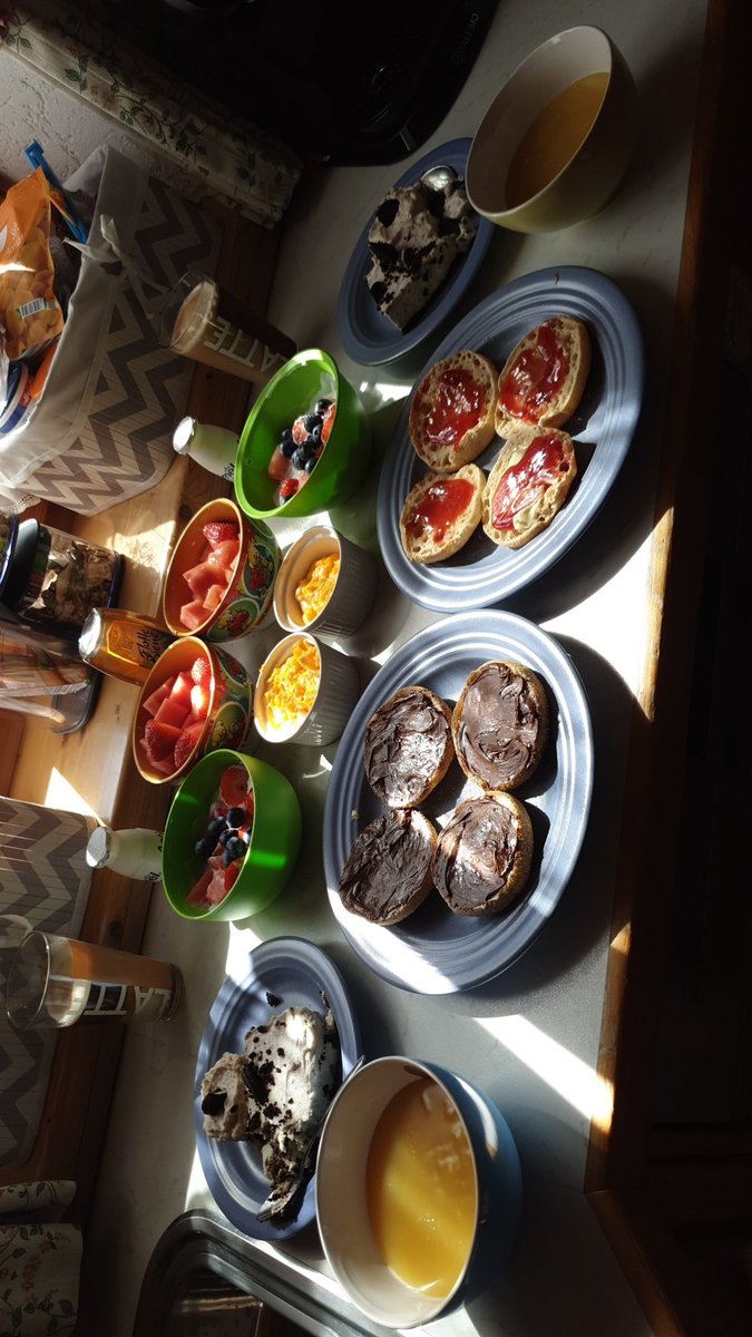 Domiiii_to_go's tweet photo. So viel gutes Essen gehabt :D Er hat sogar das meiste gekocht :3 #2Domis https://t.co/RfO43dTXRY
