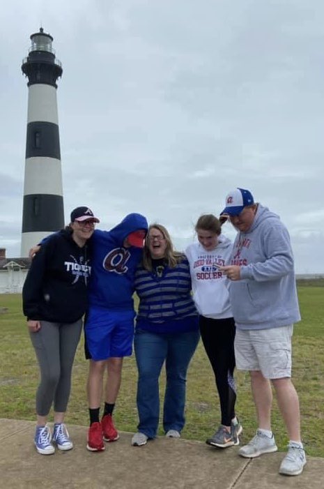 BryanAuxier's tweet photo. Happy Mother’s Day Libby @OwensAuxier We sure are blessed to have you in our lives! #Momma #HappyMothersDay https://t.co/4xmzjLdl08