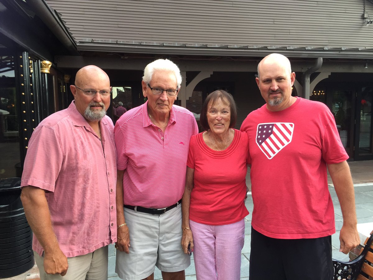 mulvaney_10's tweet photo. Happy Mother’s Day mom.   We miss you everyday! https://t.co/DsyXwsNvzc