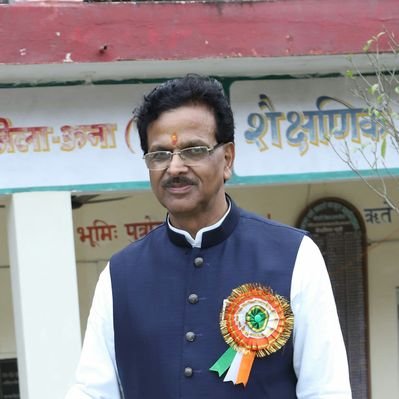 editorvskbharat's tweet image. संस्कृत भारती के पूर्व अखिल भारतीय अध्यक्ष डॉ. भक्तवत्सल शर्मा जी का शनिवार देर रात जालंधर में निधन हो गया. वे वर्तमान में संस्कृत भारती की अ.भा. कार्यकारिणी के सदस्य थे.
ईश्वर से प्रार्थना है कि दिवंगत आत्मा का अपने श्रीचरणों में स्थान व सद्गति प्रदान करे.
ऊँ शांतिः शांतिः शांतः