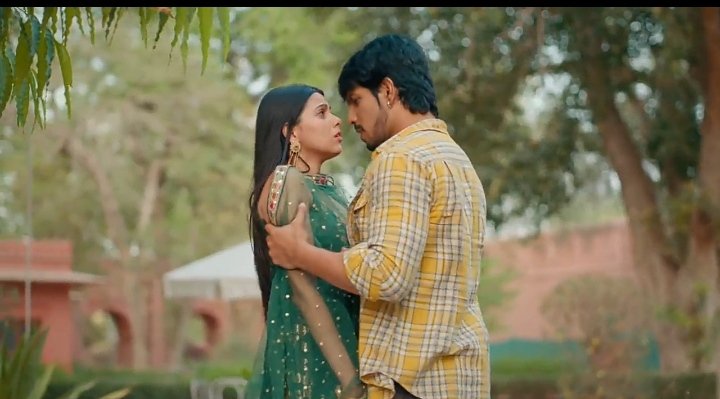Did anyone say CHEMISTRY?? bruhh this scene --- from Shiva making her understand, to the part where her hair touches his face and he gently moves it.... This was a start to progression already!  #2MonthsOfShiVi