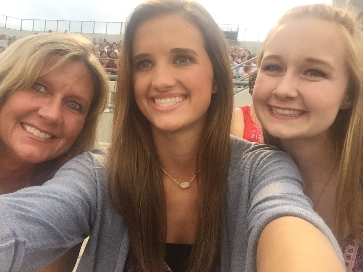 __megs13's tweet photo. Happy first heavenly Mother’s Day to my beautiful momma, and first happy Mother’s Day to my best friend ❤️ I love y’all so much 🕊🤍 https://t.co/CSXjC837ts