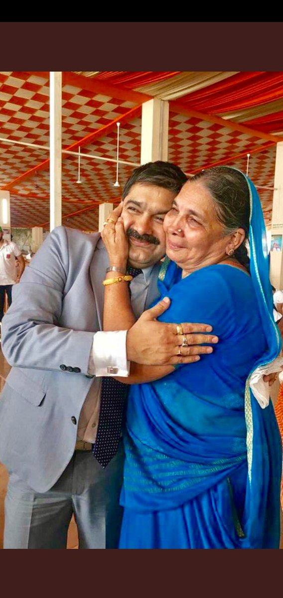 Harpree50203804's tweet image. खुदा का काम था मोहब्बत ...
वो माँ करने लगी,
खुदा का काम था हिफाजत ...
वो माँ करने लगी,
खुदा का काम था बरकत ...
वो भी माँ करने लगी,
देखते ही देखते कोई और ...
परवर दीगार हो गया,
वो बहुत मायूस हुआ बहुत पछताया ...
कयोकि माँ को बनाकर, 
खुदा बेरोजगार हो गया .....!!
@AnilSinghvi_