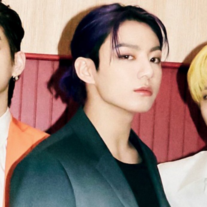 archiveforJK's tweet photo. jungkook’s purple hair is tied up..... https://t.co/LSDweEVJS3