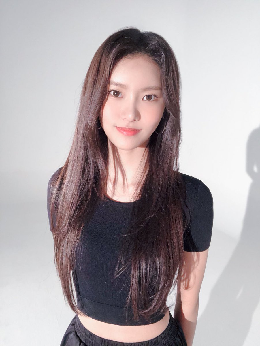 itgirljihan's tweet photo. pre-debut monday hits different to me... #달빛보다_반짝이는_김지민 #OURMOONLIGHTMONDAY https://t.co/nKG41zSxId