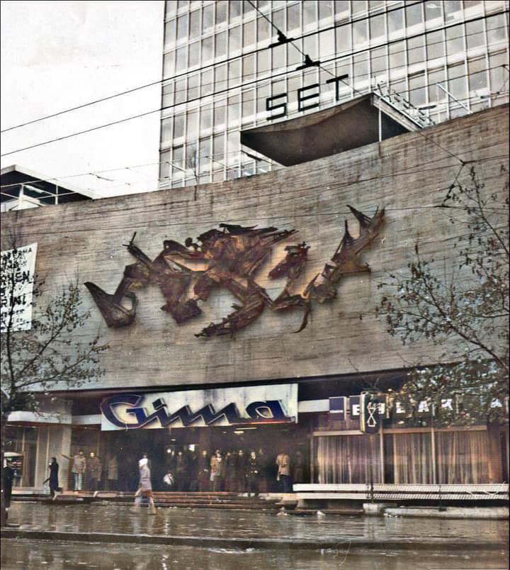 Dünyaca ünlü heykeltıraş sanatçımız Kuzgun Acar tarafından 1966 yılında Ankara'nın ilk gökdeleni -halk arasında Gökdelen denilen- Gima Binasının ön cephesine yerleştirilen 1988 tarihinde tadilat gerekçesiyle sökülerek daha sonra hurdaya satılan Türkiye rölyefi.