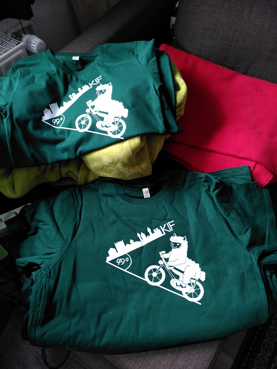 kif_490's tweet photo. Eure Post ist bald fertig gepackt #kif490 #kiffel https://t.co/C96iDPYpPW