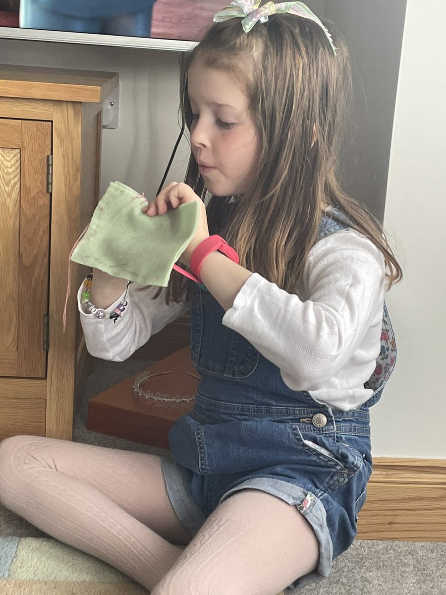 78star78's tweet photo. @DunnottarSchool sewing club in our house this afternoon 🤣🪡 https://t.co/MMgdjmxICu