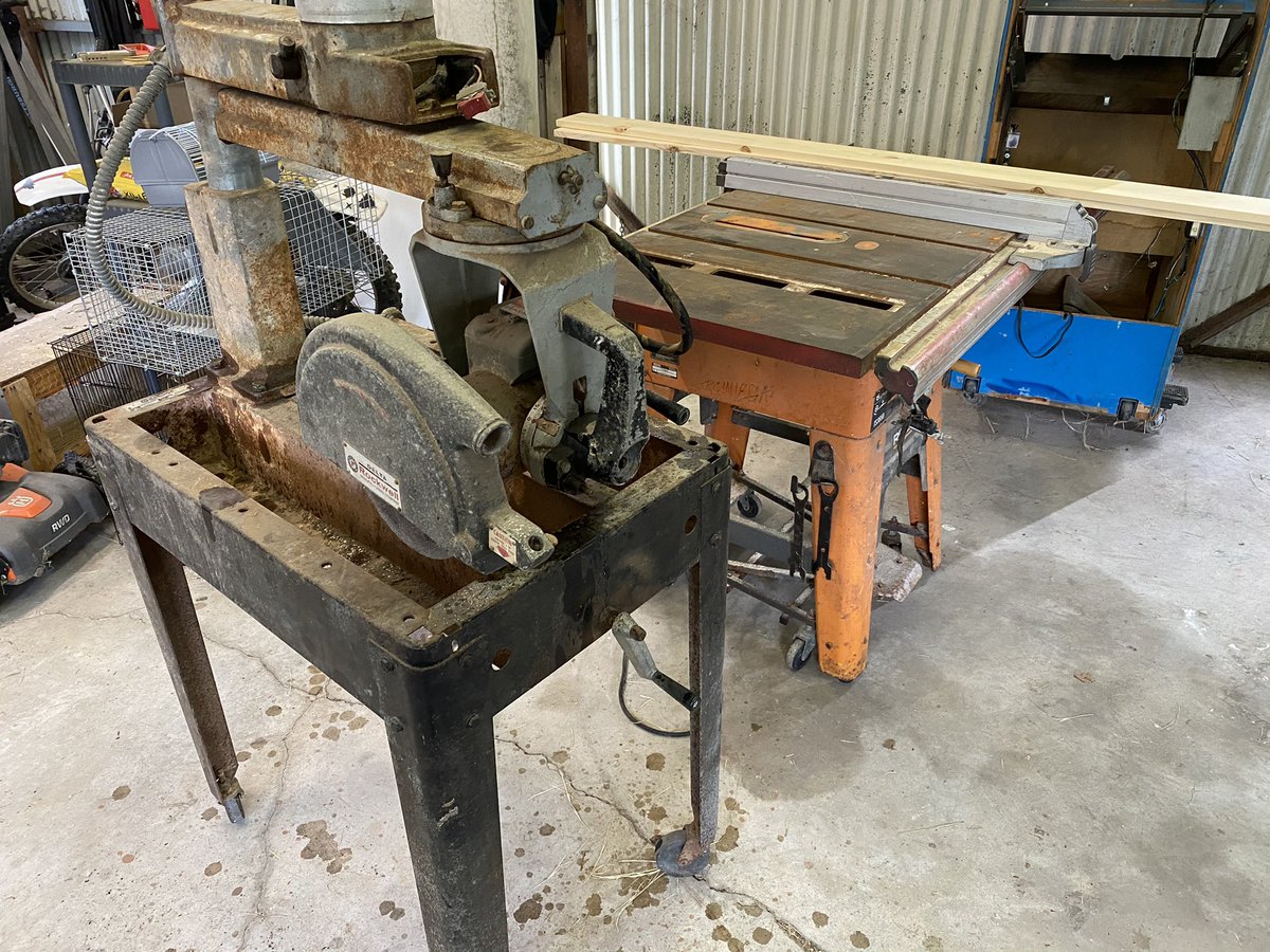 GuilePeco's tweet photo. Two new (to me) residents of the Murder Shed. Buddy of mine needed to clear some space, and they definitely need some TLC, but both work!  The radial saw is from the 70s, and I can't wait to restore it!!!! #pittsburghsteel #rockwell https://t.co/owMnplH4Q8