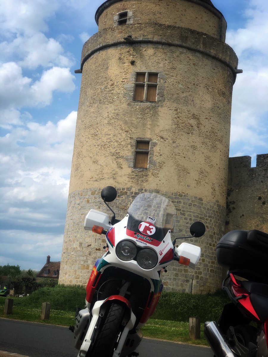 Epikurienne's tweet photo. #RidingTime Before the storm with @jackonline1 https://t.co/3Ft5BHx9ZX