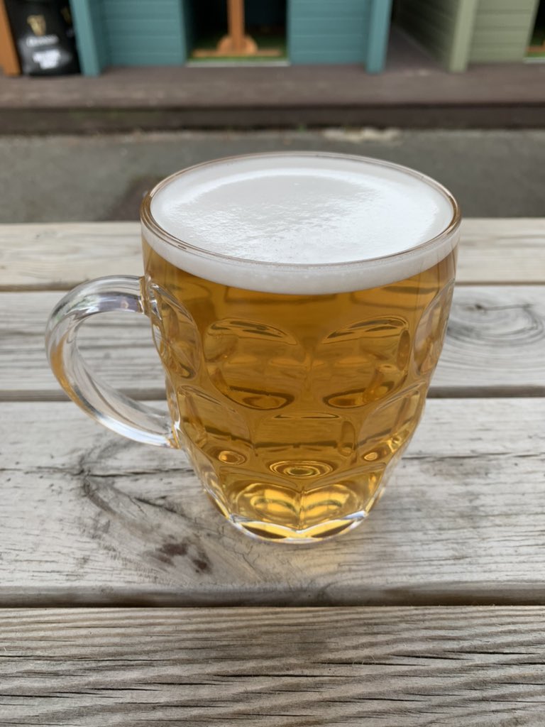 karlrharrison's tweet photo. Cheers @GraemeDogfather - learnt loads watching Dogs Behaving Very Badly and it's definitely helped us with Jarvis (7 months). #lockdownpuppy #dogsbehavingverybadly #cockerspaniel 🍻 https://t.co/lLcX1qPCaF