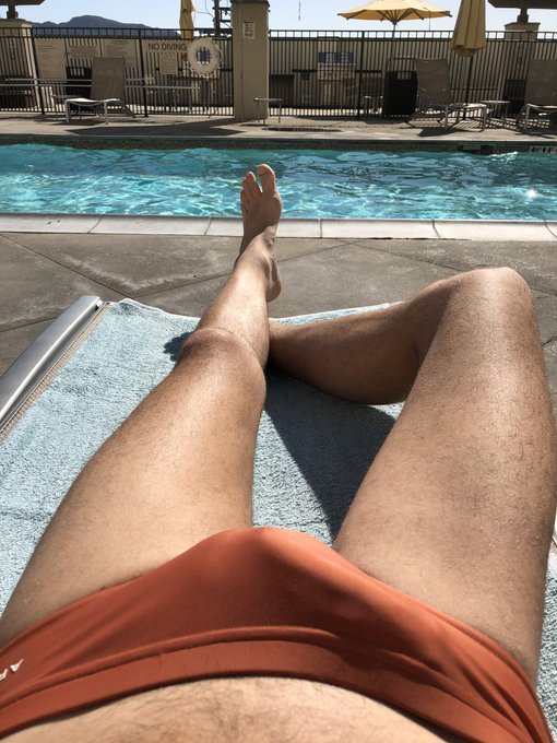 Who want to have a pool part? https://t.co/Jo7jC0c3vi