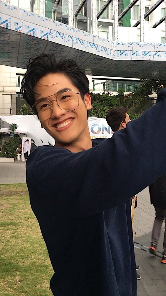 boobiigirl's tweet photo. ☀️SUNTawan☀️ El poder de tu sonrisa puede reiniciar el peor de los días! 🙏🙏 Gracias por el regalo de tu sonrisa #Tawan_V
🖤🖤 https://t.co/oWa6pLeK1t
