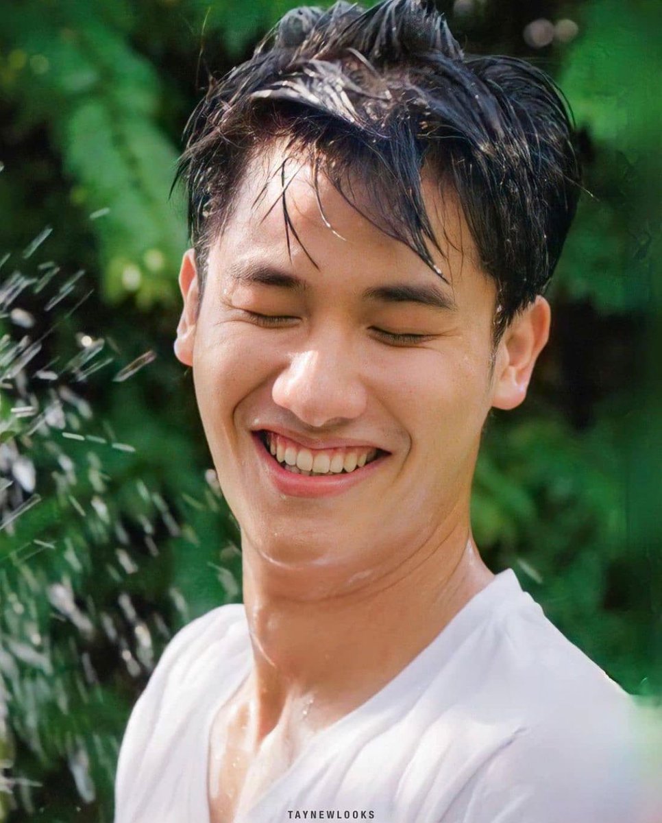 boobiigirl's tweet photo. ☀️SUNTawan☀️ El poder de tu sonrisa puede reiniciar el peor de los días! 🙏🙏 Gracias por el regalo de tu sonrisa #Tawan_V
🖤🖤 https://t.co/oWa6pLeK1t