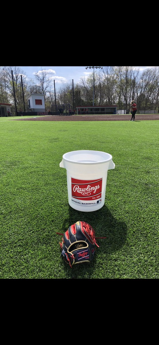 BradGilbert44's tweet photo. Adding these @RawlingsSports products this season has made our @BNLSoftball practices run so smooth.  Stop wasting time &amp; money on those other bags &amp; buckets that crack and hold a few balls.  Thanks @nickell_jw for all the information and support! https://t.co/oCTMOfXgud